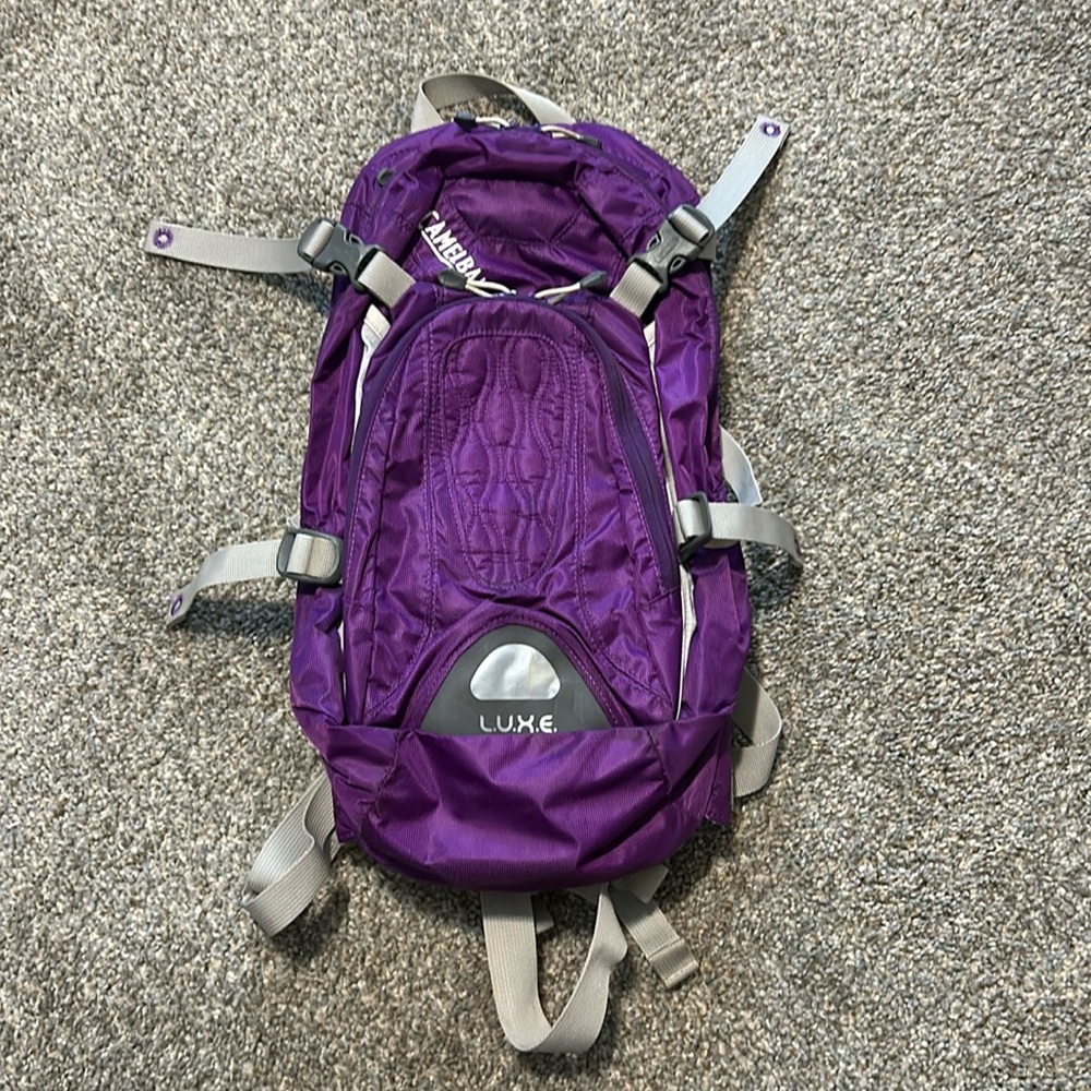 Camelback Women’s L.U.X.E. Mountain Bike Hydration Backpack (100 oz)